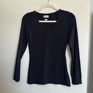 NWOT Aritzia contour V-neck top